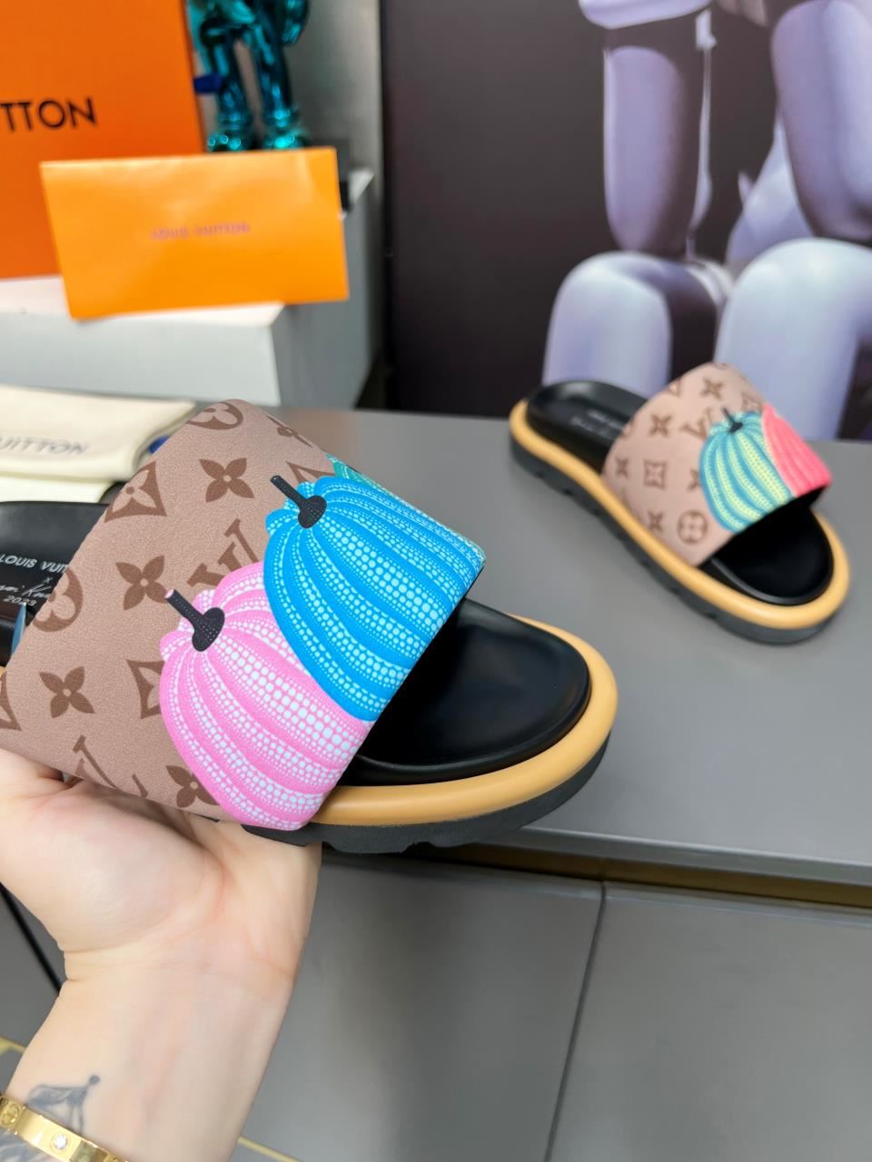 Louis Vuitton Slippers